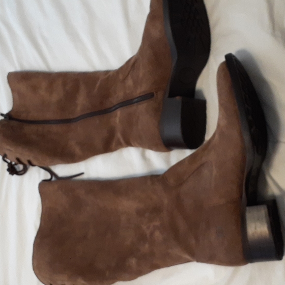 Boot - Picture 1 of 6